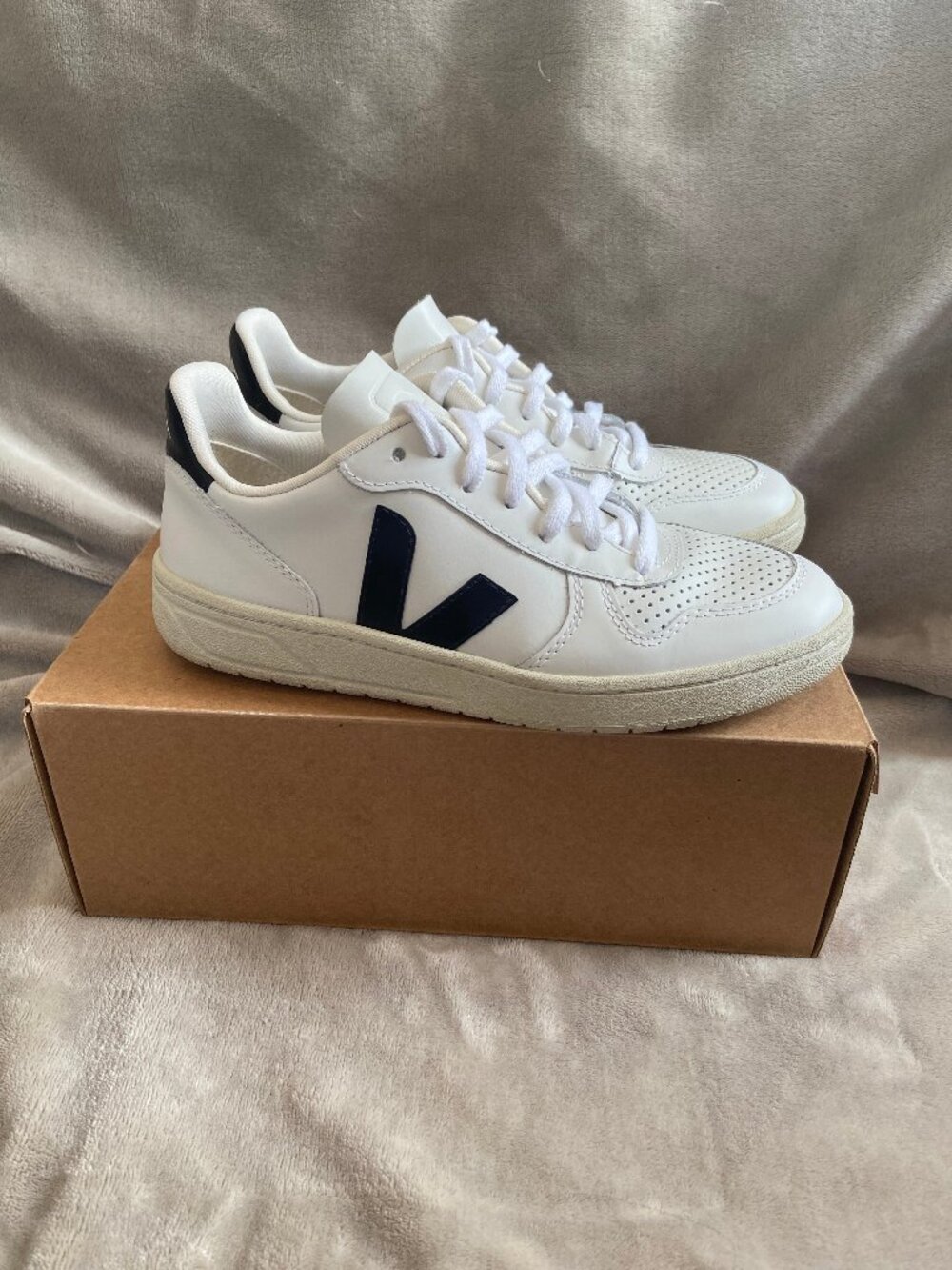 Veja V-10 Extra White/Black Size 7